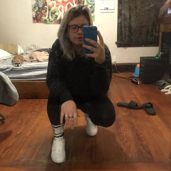 Meet your Posher, Ariya - Picture 1 of 1